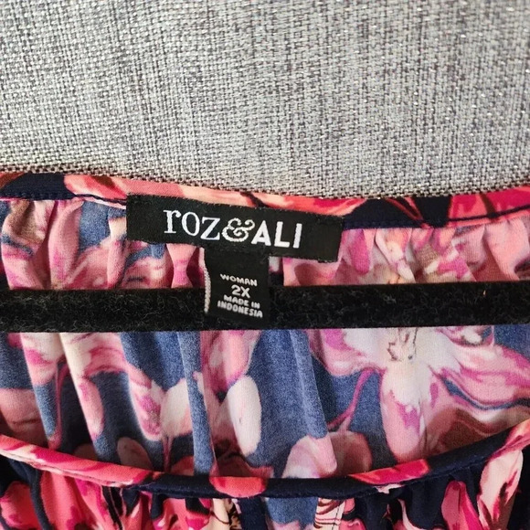 Roz And Ali Top Blouse Size 2x Multicolor Floral Long Sleeve Scoop Neck - Picture 5 of 8